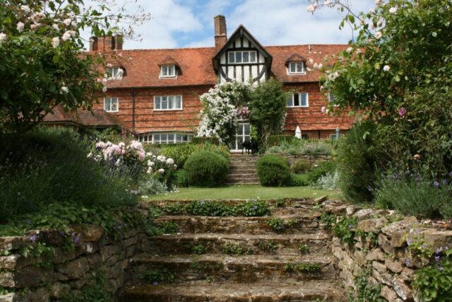 Entrance to Rose Garden 03