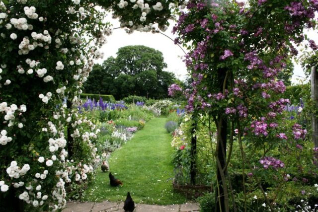 Entrance to Kitchen Garden 02