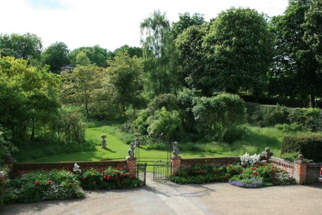 Entrance to Wild Garden 04